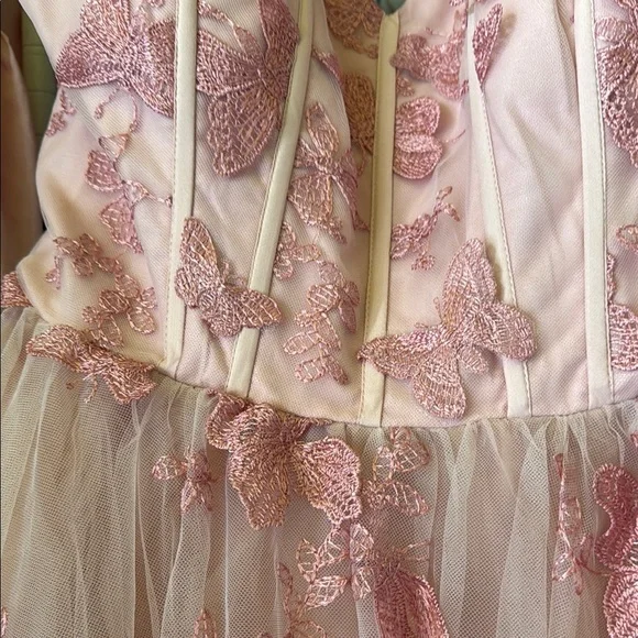 Elegant Pink Lace Gown - Picture 4 of 12